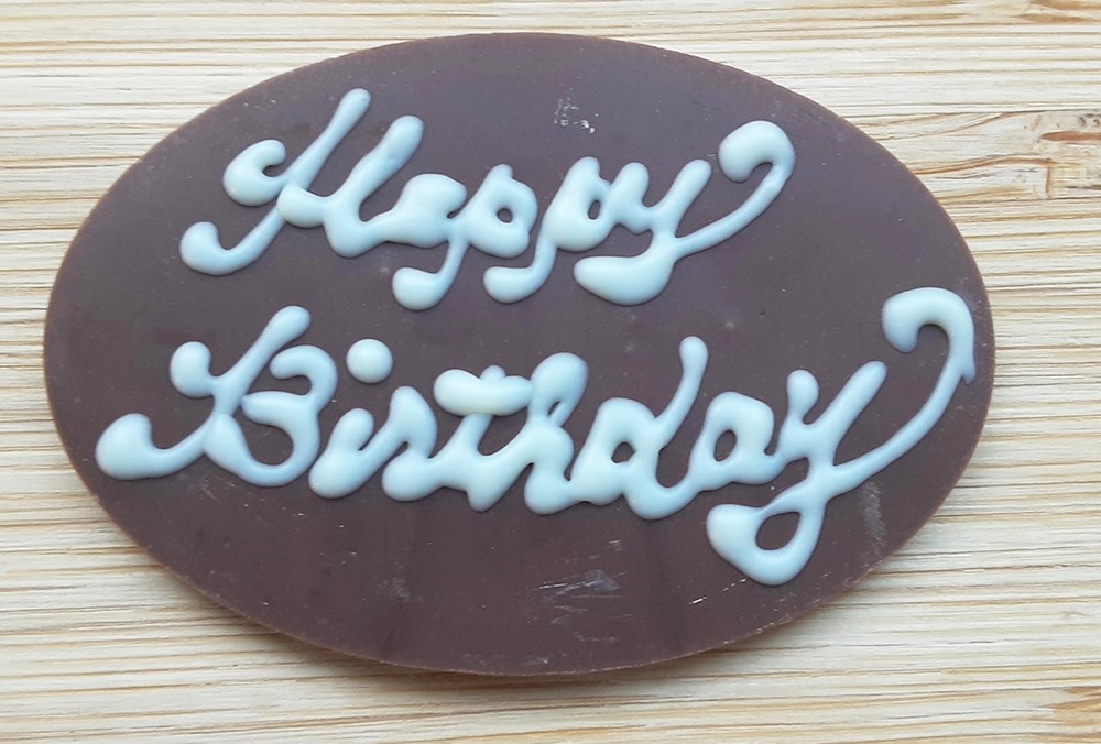 チョコペンで文字入れ