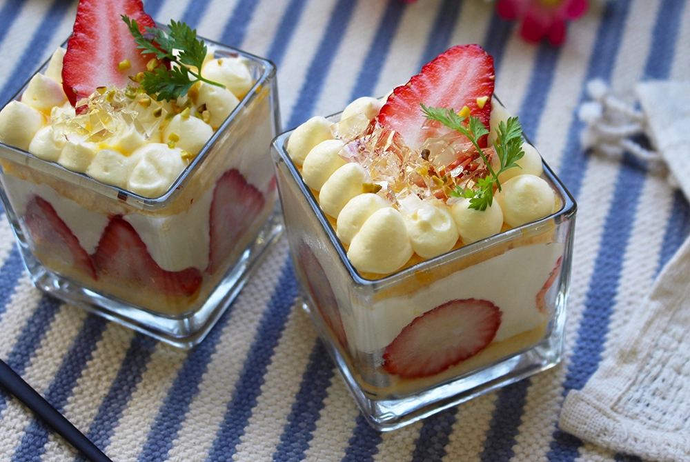 苺とマンゴーのフルーツティラミスの画像