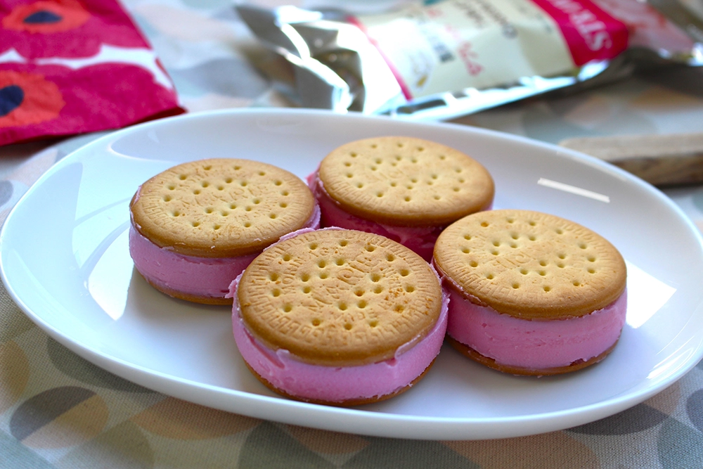 ストロベリー生チョコサンドの画像