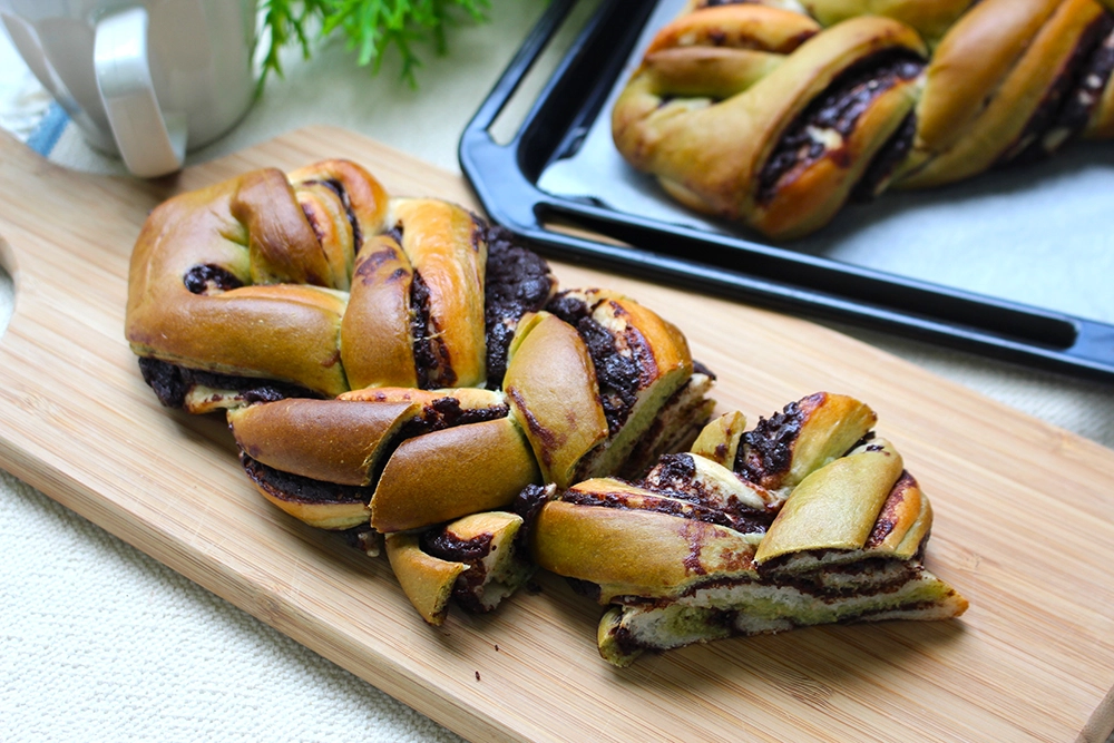 2色の三つ編みパンの画像