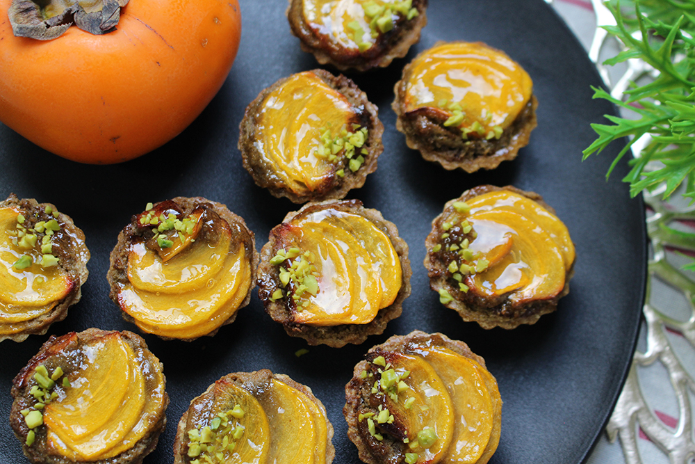 柿とほうじ茶のタルトの画像