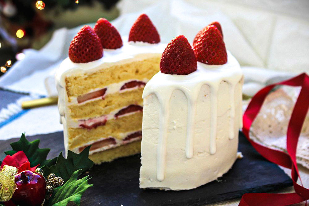 中までイチゴたっぷりキャンドルケーキの画像