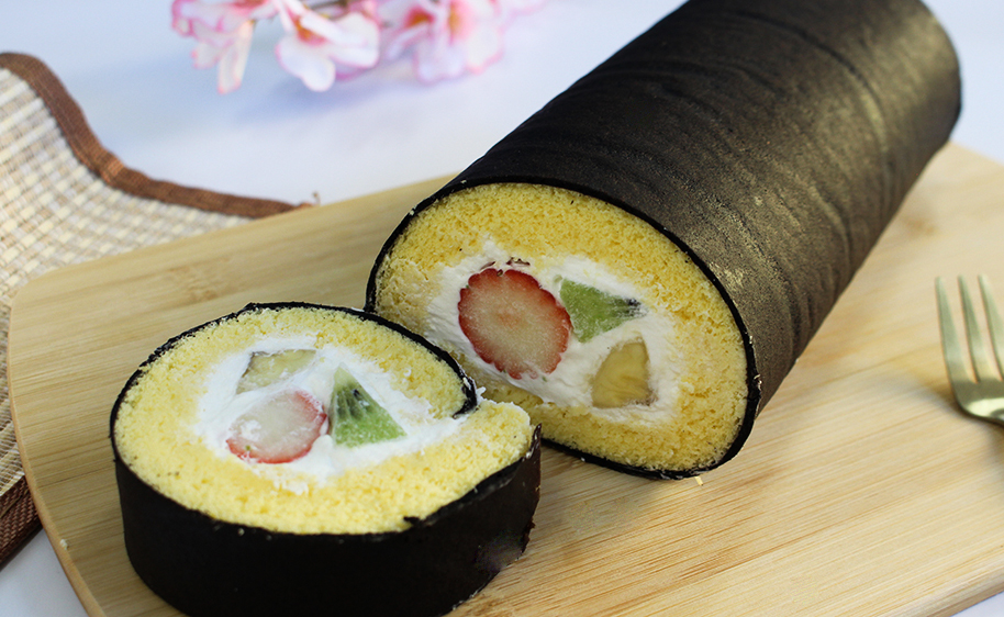 ホットケーキミックスで作る「恵方巻きロール」の画像