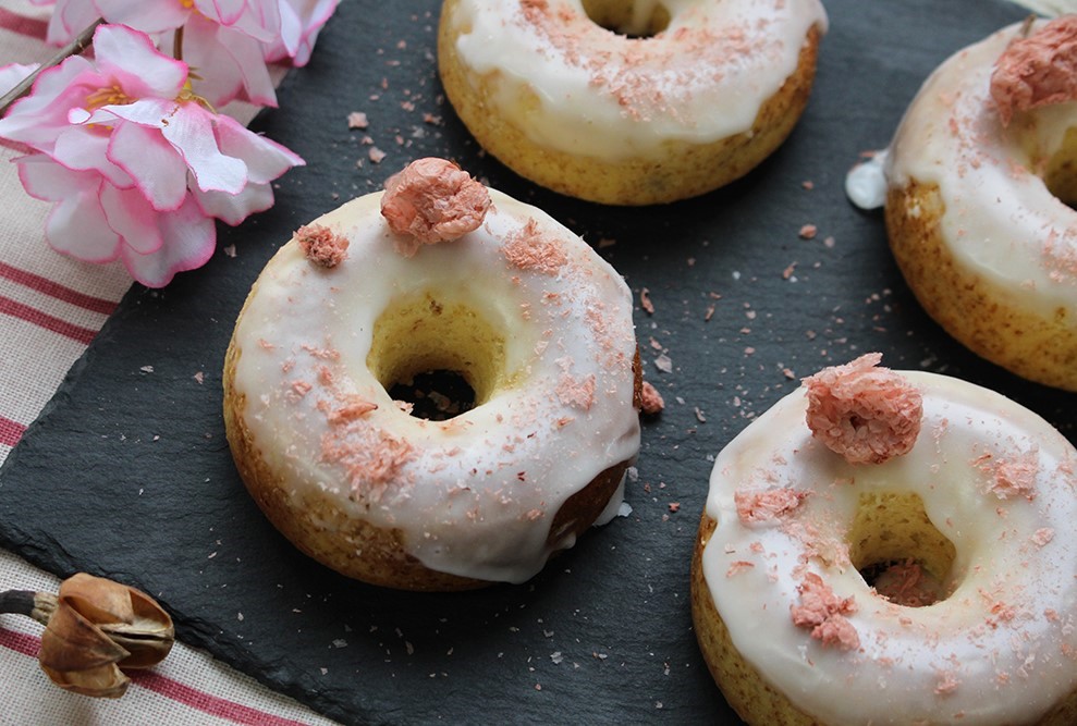 桜の焼きドーナッツの画像