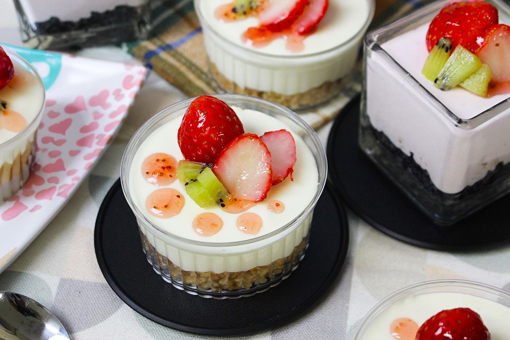 レンジで簡単チョコムース（ホワイト・ストロベリー）の画像