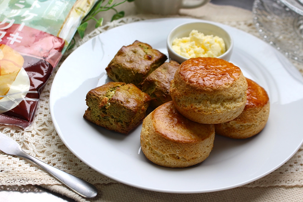 【材料少なめ】ホットケーキミックスで英国式スコーン（プレーン・抹茶）の画像