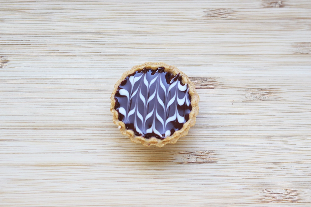 チョコペンで描く矢羽根模様の画像