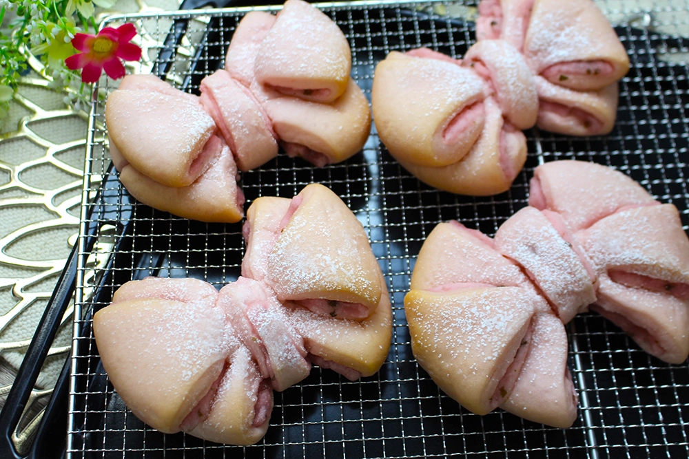 桜のリボンパンの画像