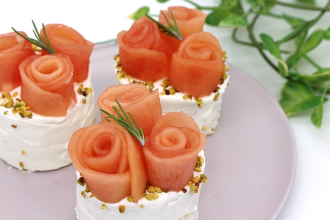 りんごのローズケーキの画像