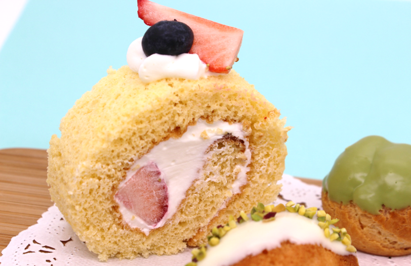 いちごのロールケーキの画像