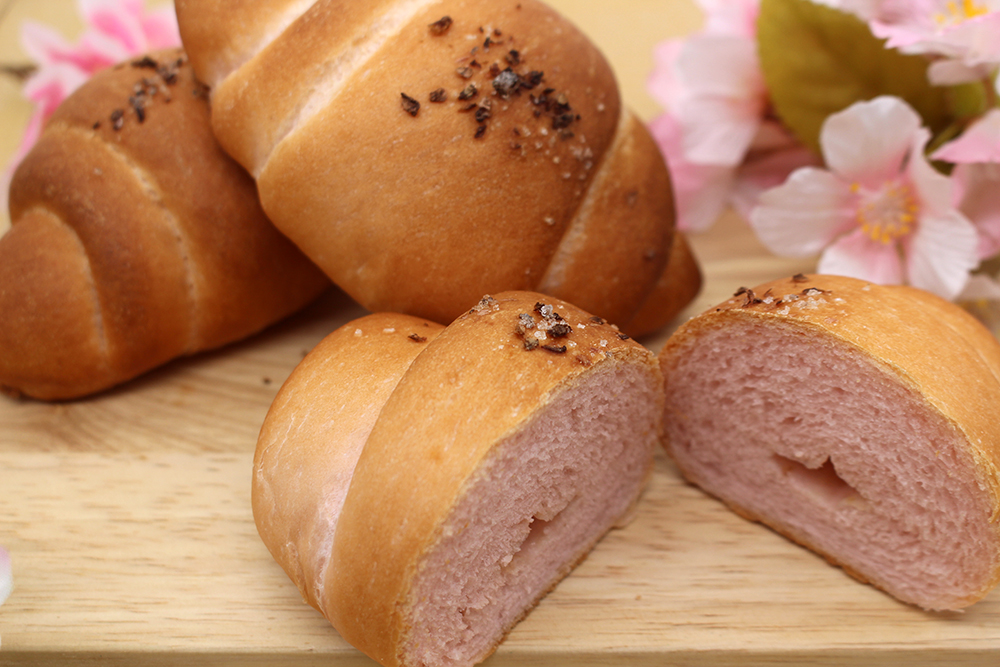 桜の塩パンの画像