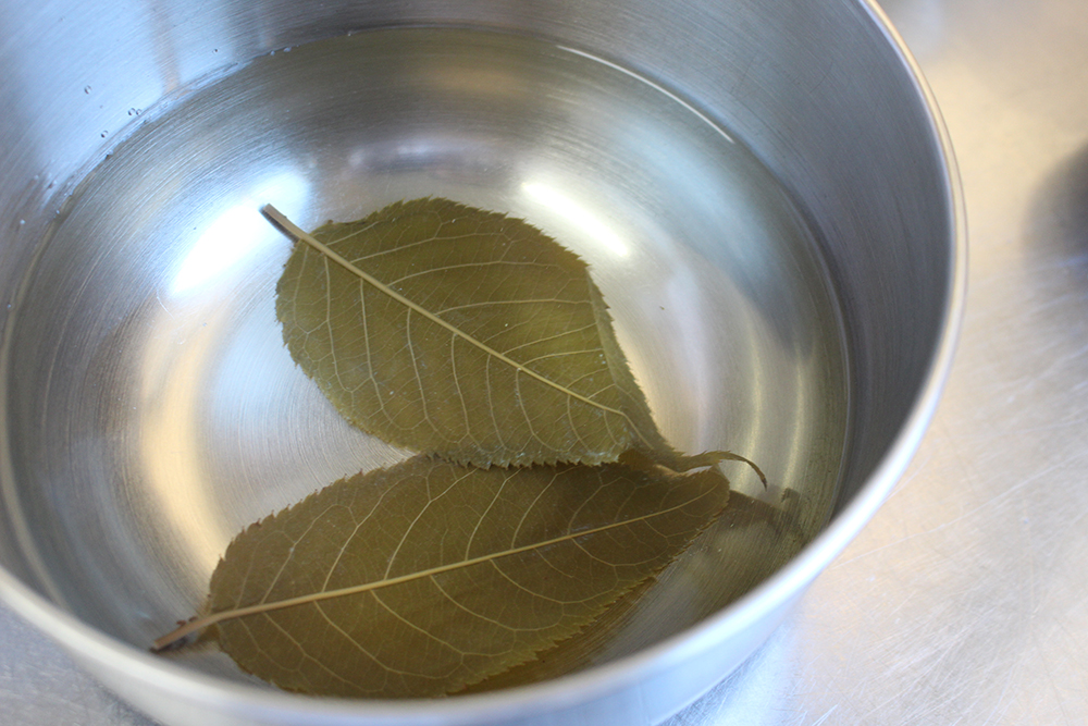 基本の桜の葉（塩漬け）塩抜き方法の画像