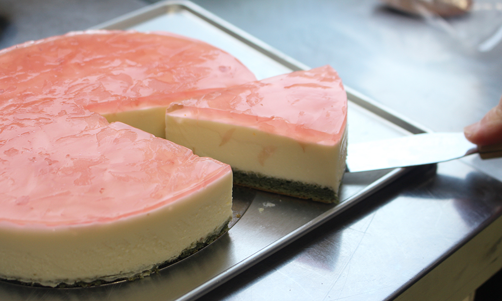 桜のレアチーズケーキの画像